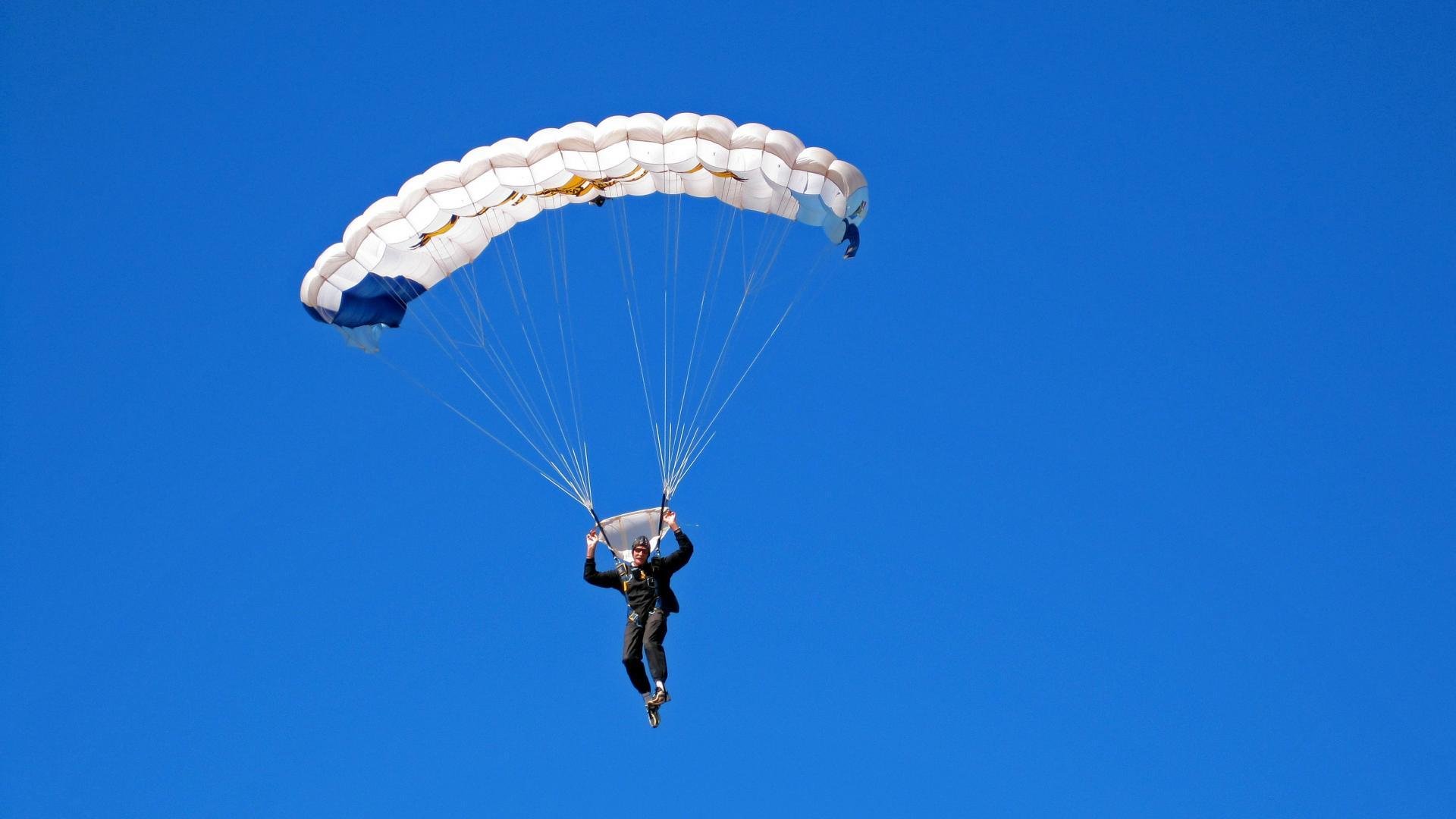 水球淘汰赛吉尔吉斯斯坦表现沉着冷静，吉尔吉斯斯坦游泳运动员